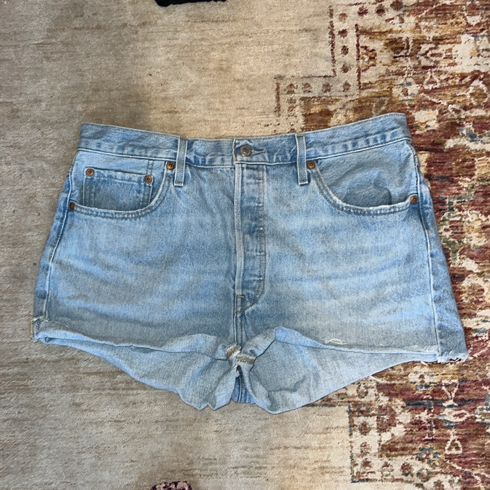 WOMENS LEVI CUFFED DENIM SHORTS SIZE 33